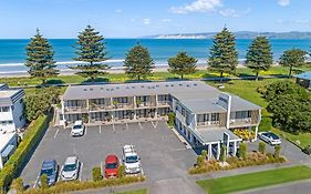 Whispering Sands Beachfront Motel